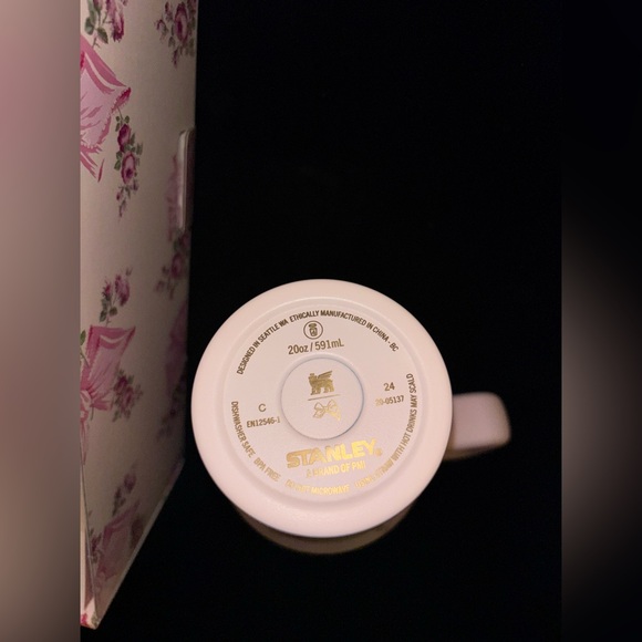 STANLEY X LOVESHACKFANCY HOLIDAY QUENCHER - 20oz in Rosa Beaux Pink -NEW in Box! - Picture 6 of 6